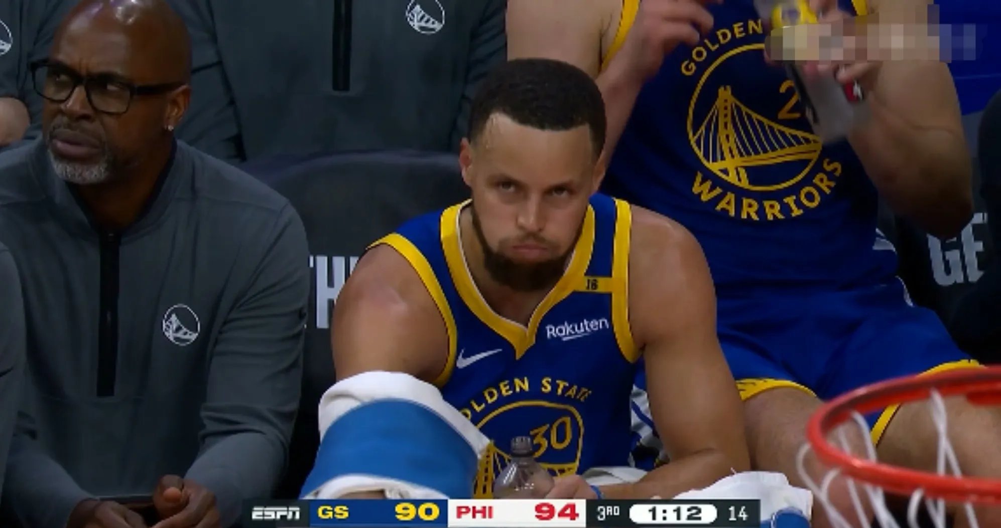 九游娱乐中国官网-库里在比赛中受伤退赛,塔图姆主帅表示担忧(世界杯预选赛中国战绩)