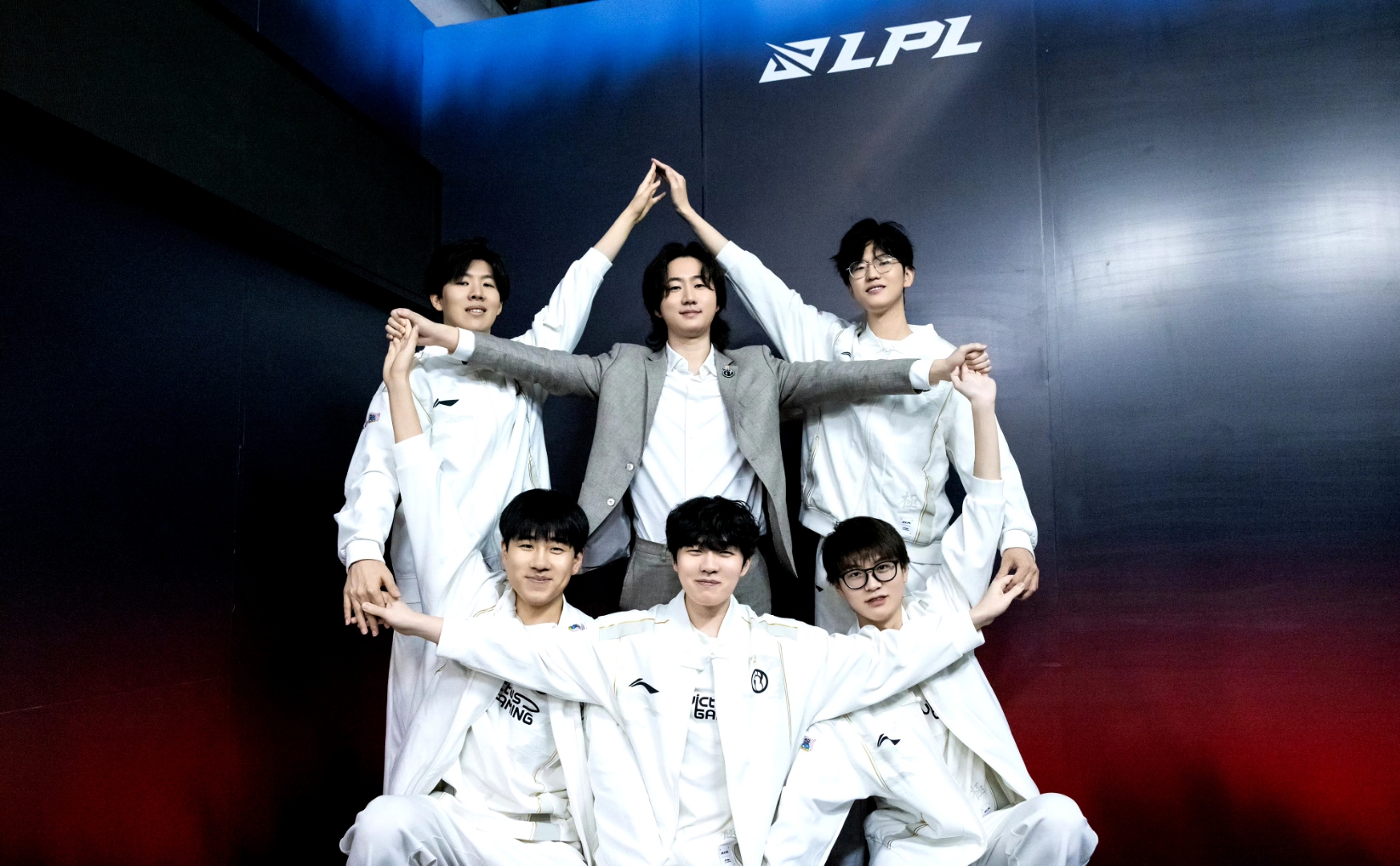 jiuyou- Rookie迎来七赛季出色发挥，阿森纳观众热烈欢呼！气势如虹延续